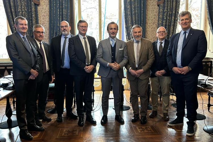 da sx Bertrand Velon (Direttore CCI Auvergne-Rhônes-Alpes), Paolo Bertolino (Segretario Generale Unioncamere Piemonte), Eric Ferrieres (Direttore CCI Provence-Alpes-Côte d’Azur), Philippe Renaudi (Presidente CCI Provence-Alpes-Côte d’Azur), Dario Gallina (Presidente CC Torino), Roberto Sapia (Presidente Chambre Valdotaine), Vitaliano Vitali (Segretario Generale Chambre Valdotaine), Stéphan Gueydon (Direttore CCI Var).